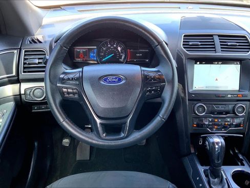 Certified 2018 Ford Explorer XLT w/ Equipment Group 202A image 6
