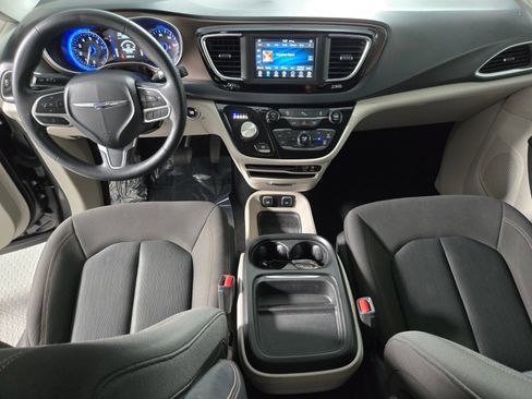Used 2019 Chrysler Pacifica Touring Plus w/ Tire & Wheel Group FWD image 14
