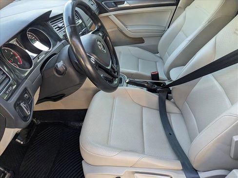 Used 2019 Volkswagen Golf Alltrack SE image 14