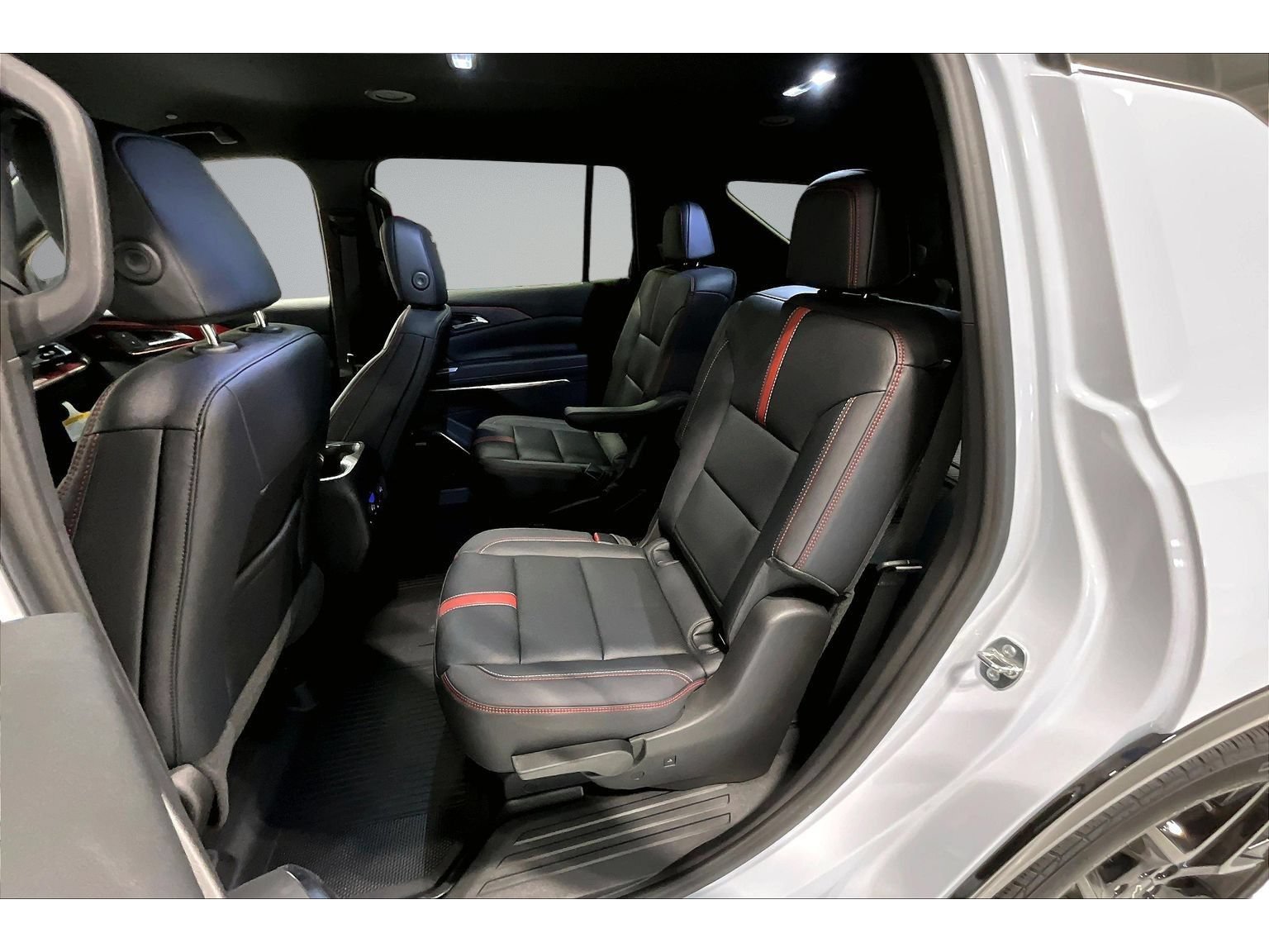 New 2026 Chevrolet Traverse RS w/ LPO, Floor Liner Package FWD image 11
