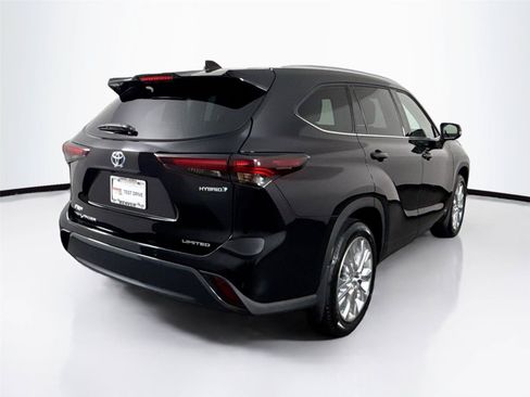 Used 2024 Toyota Highlander Limited AWD/4WD image 6