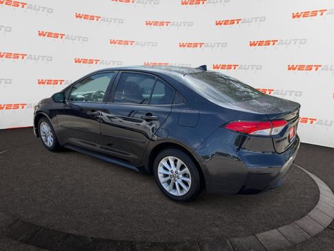 Used 2020 Toyota Corolla LE w/ LE Convenience Package FWD image 3