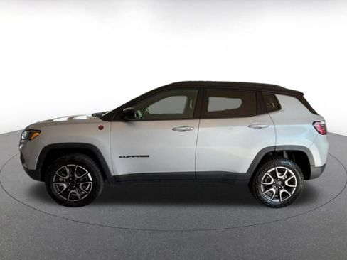 Used 2025 Jeep Compass Trailhawk AWD/4WD image 7