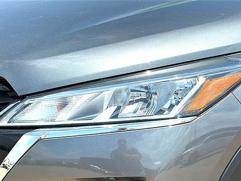 Certified 2025 Nissan Kicks Play S FWD image 3
