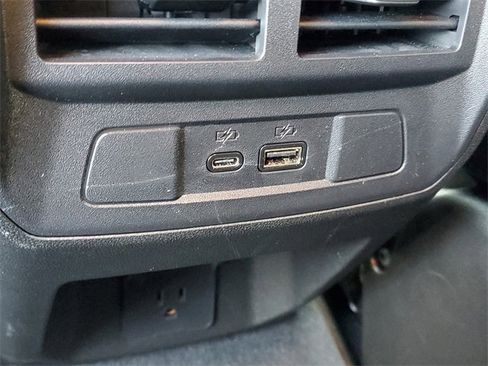 Certified 2025 GMC Canyon AT4 w/ AT4 Premium Package image 10