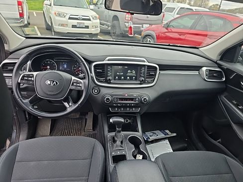 Used 2020 Kia Sorento S image 2