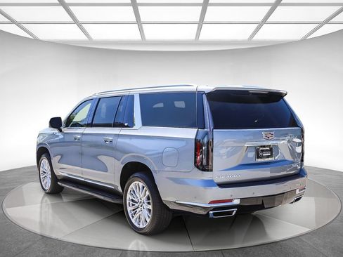 Used 2025 Cadillac Escalade ESV Premium Luxury w/ LPO, Floor Liner Package AWD/4WD image 3