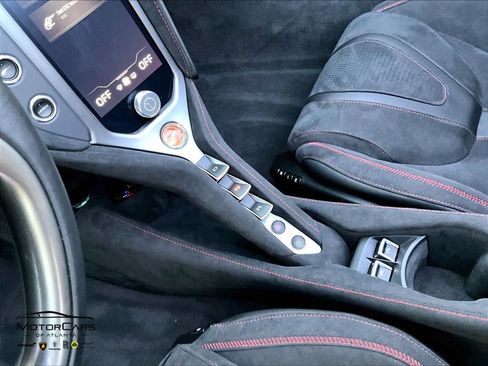 Used 2026 McLaren 750S Spider RWD image 16