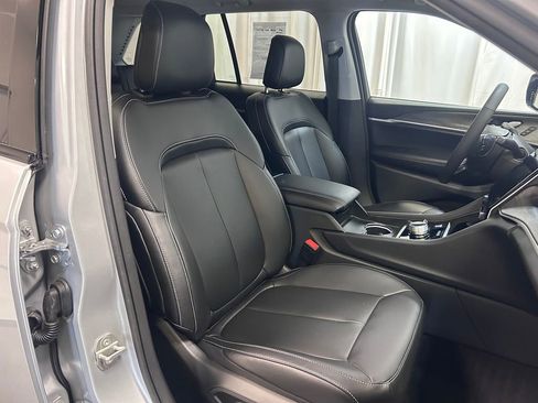 Used 2024 Jeep Grand Cherokee Limited AWD/4WD image 21