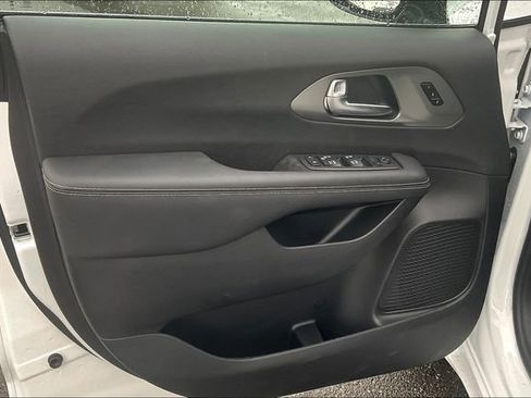 New 2026 Chrysler Pacifica Select image 18