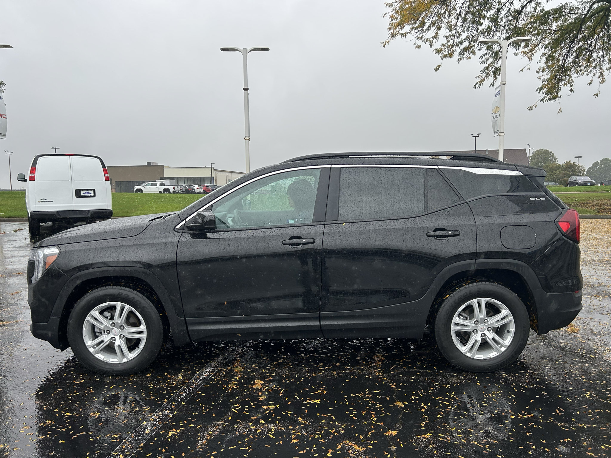 Used 2022 GMC Terrain SLE w/ Driver Convenience Package AWD/4WD image 4