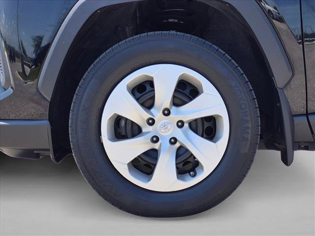 Used 2021 Toyota RAV4 LE FWD image 24