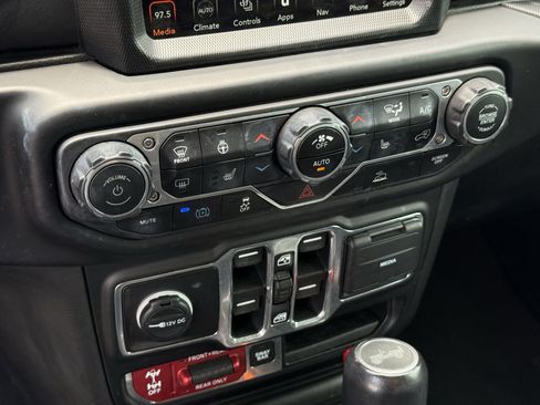 Used 2023 Jeep Wrangler Unlimited Rubicon 4xe w/ Cold Weather Group AWD/4WD image 23