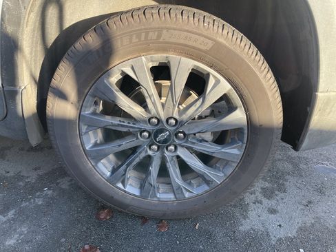 Used 2022 Chevrolet Traverse RS image 3