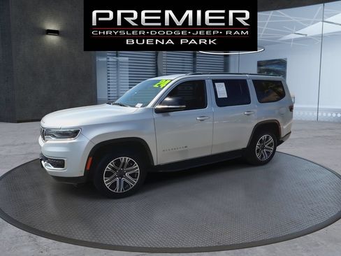 Certified 2024 Jeep Wagoneer Series II w/ Flexible Seating Group RWD image 4