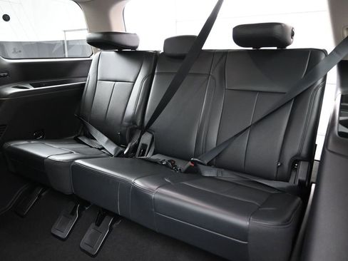 Used 2023 Ford Expedition XLT image 21