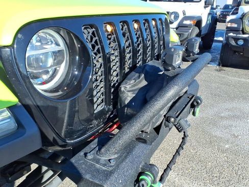 Used 2021 Jeep Gladiator Willys image 7