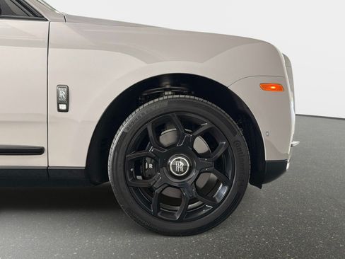 Used 2024 Rolls-Royce Cullinan Black Badge AWD/4WD image 25