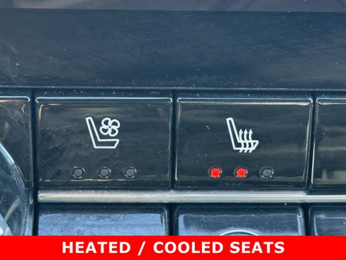 Used 2023 GMC Canyon Denali image 16