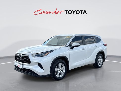 Used 2023 Toyota Highlander L image 1