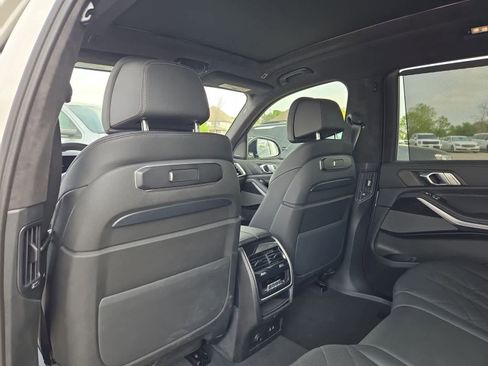 Used 2024 BMW X7 xDrive40i w/ M Sport Package AWD/4WD image 16