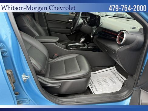 Used 2025 Chevrolet Trax RS w/ Sunroof Package FWD image 19