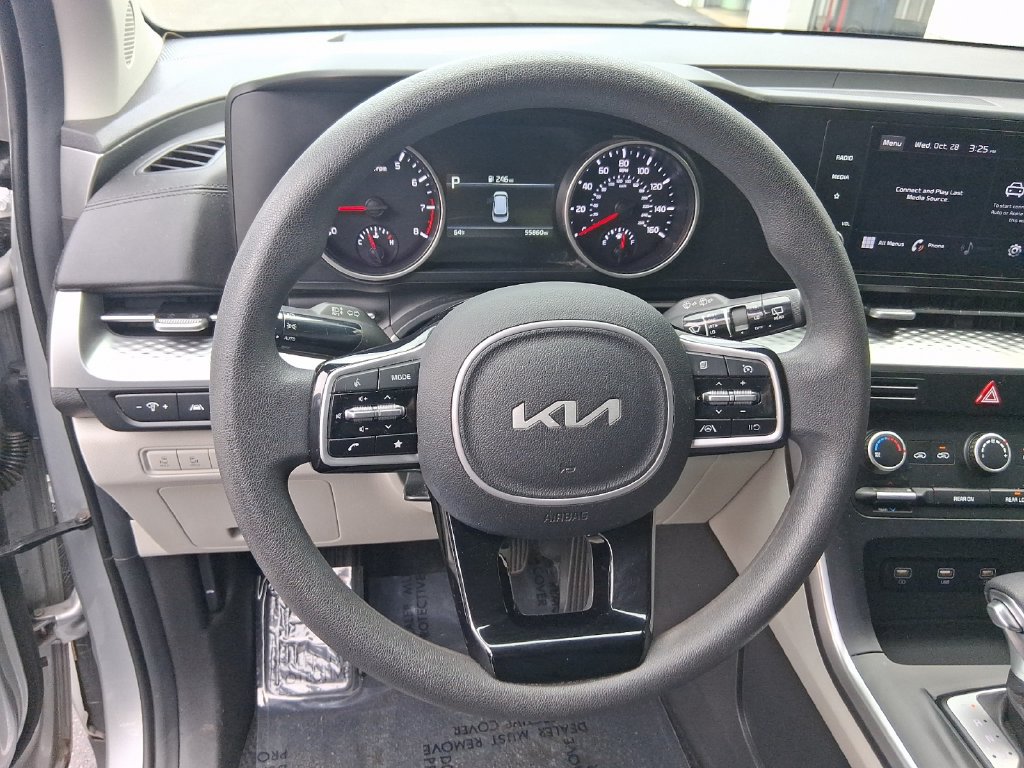 Used 2022 Kia Carnival LX FWD image 15