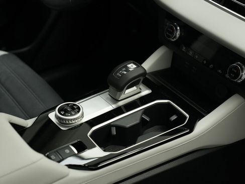 New 2025 Mitsubishi Outlander SE image 39