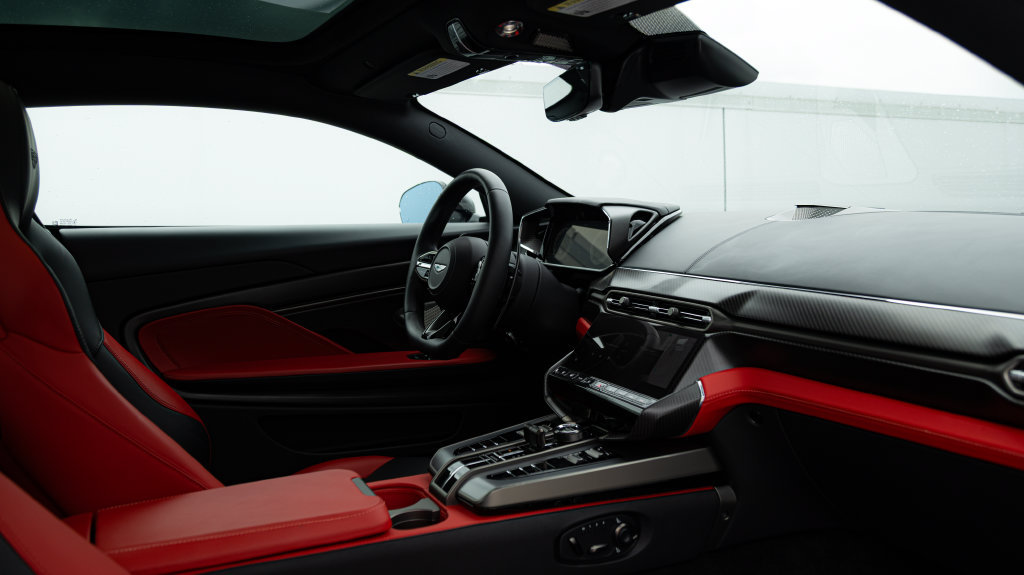 Used 2025 Aston Martin Vanquish RWD image 38