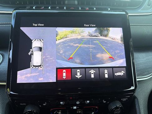 Used 2024 Jeep Grand Cherokee L Limited w/ Luxury Tech Group II AWD/4WD image 16