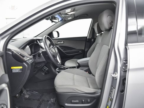 Used 2017 Hyundai Santa Fe SE image 10