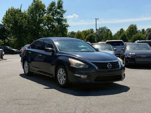 Used 2015 Nissan Altima 2.5 S w/ Sport Value Package FWD image 7