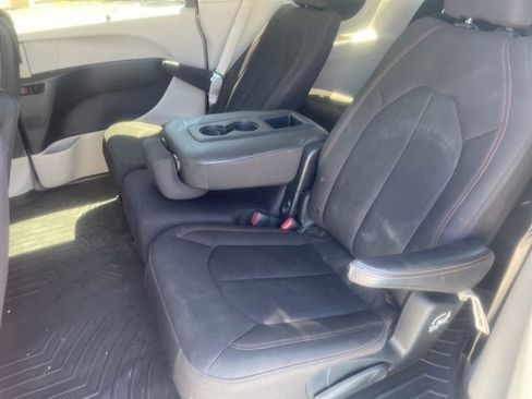 Used 2017 Chrysler Pacifica Touring Plus w/ Security Group image 16