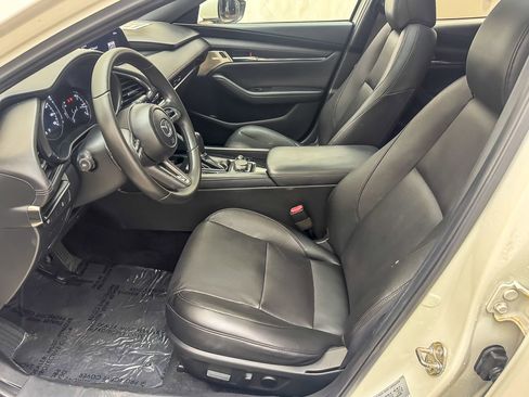 Used 2019 MAZDA MAZDA3 Hatchback w/ Premium Package image 10