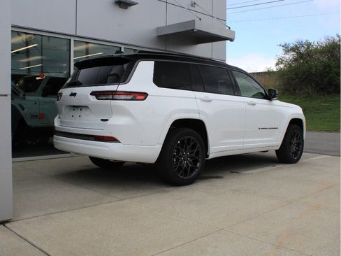 New 2026 Jeep Grand Cherokee L Summit w/ Obsidian Package AWD/4WD image 8