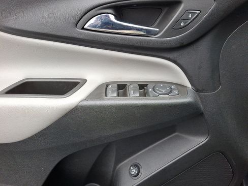 Used 2022 Chevrolet Equinox LT image 12