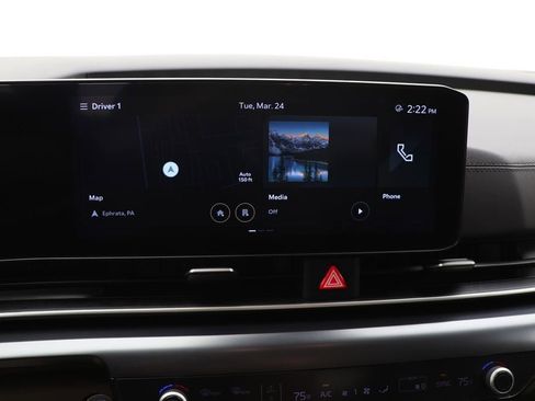 Used 2025 Kia Carnival FWD image 20