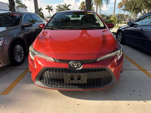 Used 2021 Toyota Corolla LE FWD image 3