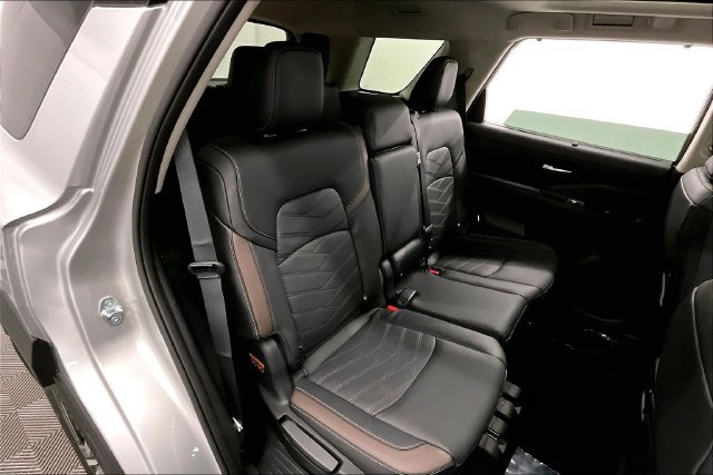 New 2025 Nissan Pathfinder Platinum w/ Lighting Package (N93) AWD/4WD image 32