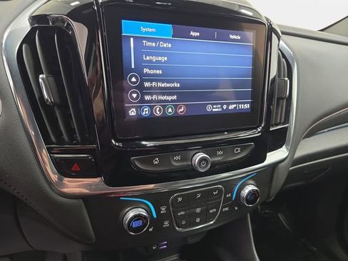 Used 2023 Chevrolet Traverse RS image 17