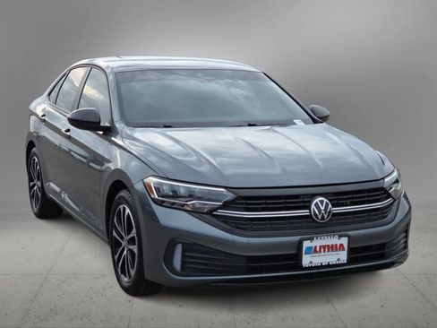 Used 2024 Volkswagen Jetta Sport FWD image 3