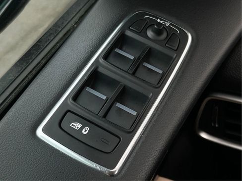 Used 2018 Jaguar F-PACE Premium AWD/4WD image 43