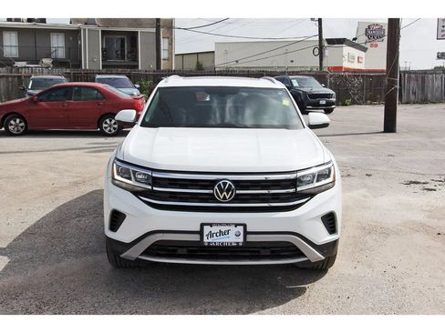 Used 2022 Volkswagen Atlas Cross Sport SE FWD image 2