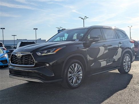 Used 2023 Toyota Highlander Platinum image 8