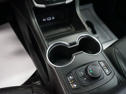 Used 2023 GMC Terrain SLT image 36