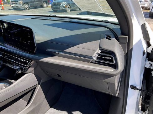 Used 2025 Chevrolet Traverse LT AWD/4WD image 16