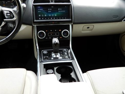 Used 2020 Jaguar XE S image 20