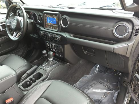 Used 2023 Jeep Wrangler Unlimited Sahara w/ Cold Weather Group AWD/4WD image 26