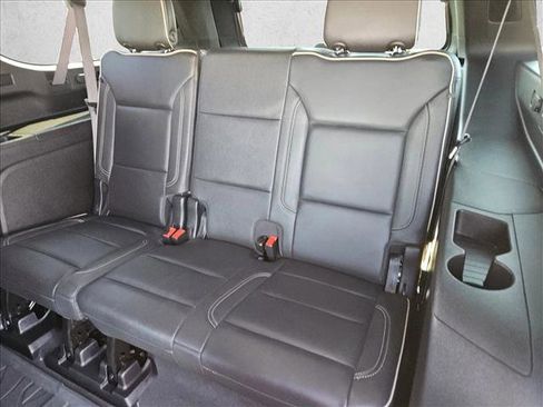 Used 2024 Chevrolet Suburban Premier image 18