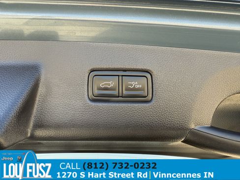 Used 2024 Kia Carnival EX image 12